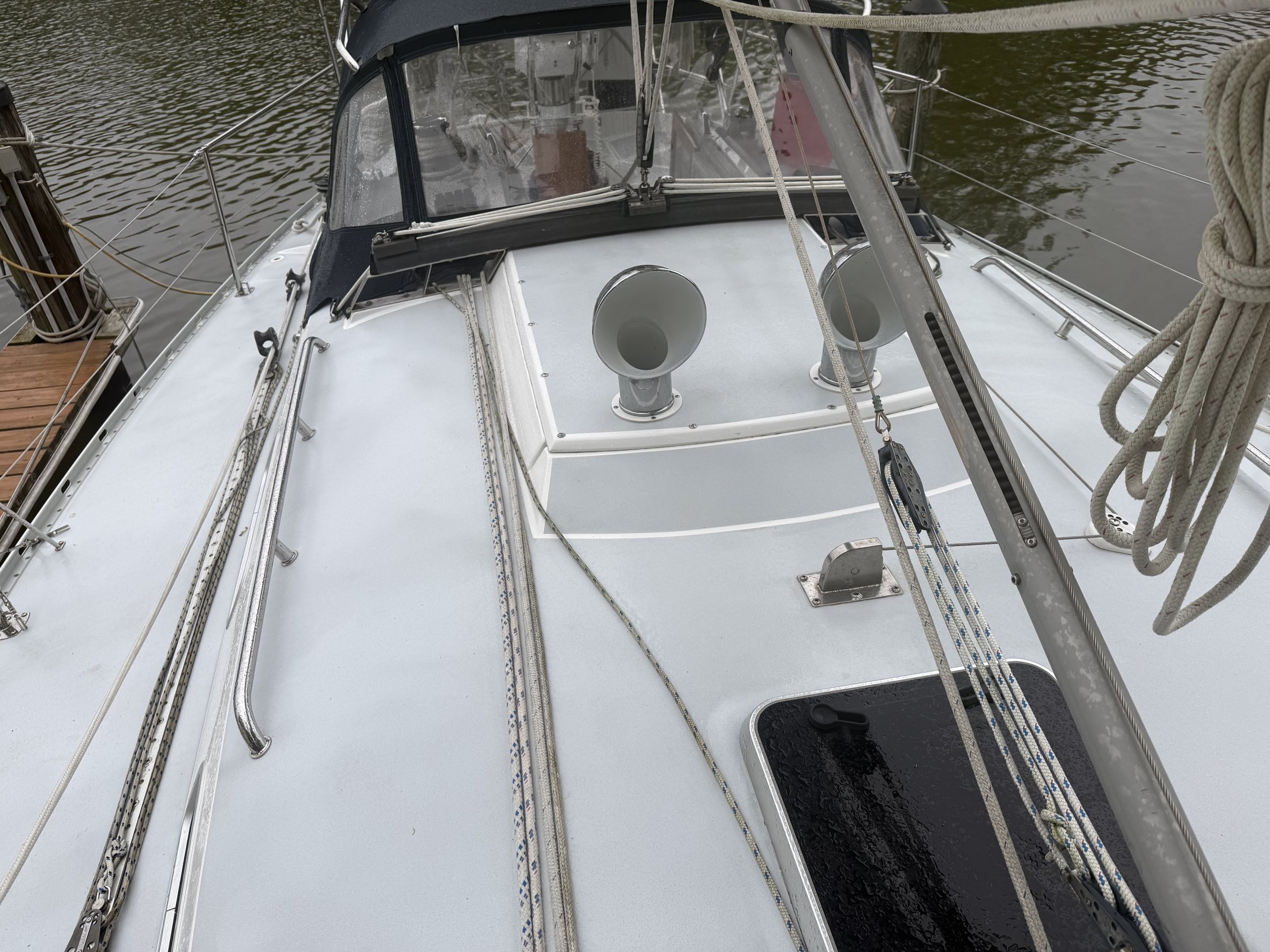Coachroof, running rigging and cockpit enclosure